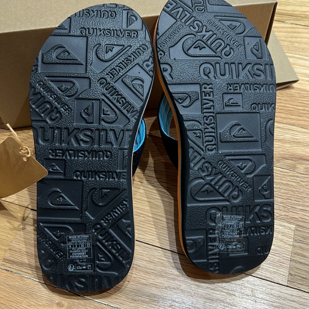 Quicksilver NIB sandals - Picture 4 of 6